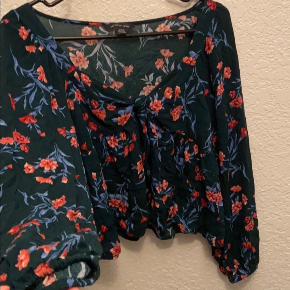 SUPER CUTE American Eagle top